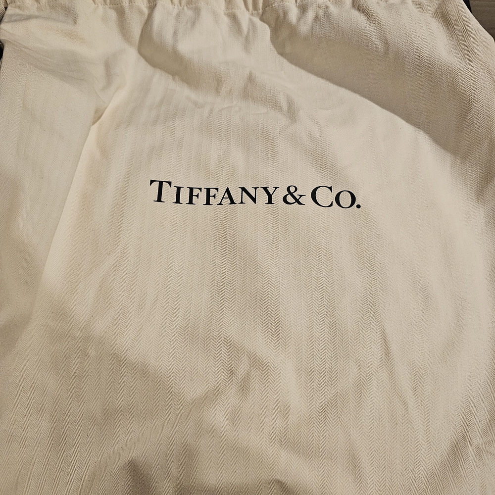 Tiffany & Co. Cream Heart-Shaped Women's Bag (Large Taupe) - Picture 5 of 6